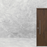 Puerta exterior de acero caoba modelo 49 Lisa con triple contacto antibarreta