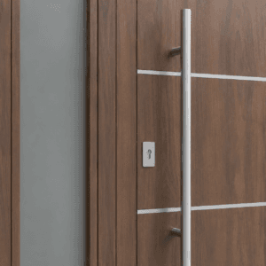 Puerta Exterior Antibarreta |71 Futura Caoba con Postigo Fijo - Imagen 6