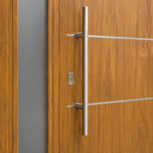 Puerta Exterior Antibarreta | 71 Futura Roble con Postigo Fijo - Imagen 7