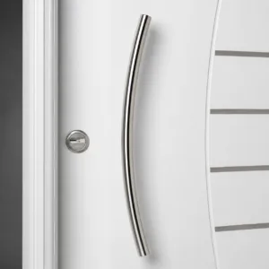 Puerta exterior curva