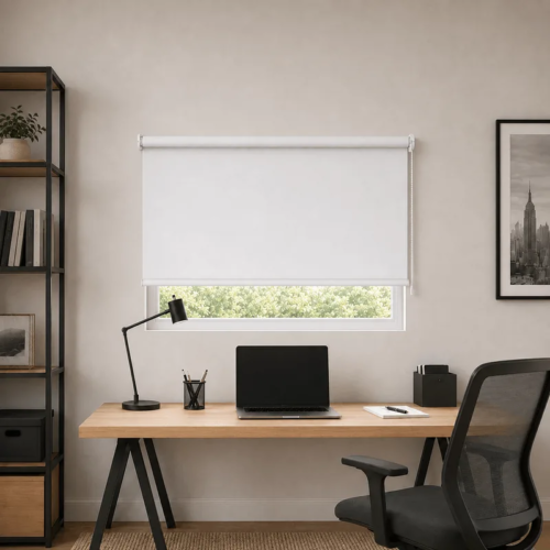 Cortina roller blackout blanca 100x60 — instalada en un ambiente