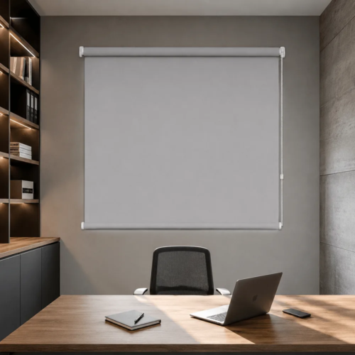Cortina roller blackout gris 150x110 — instalada en un ambiente