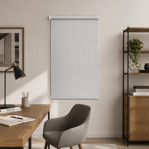 Cortina roller blackout gris 50x90 — instalada en un ambiente