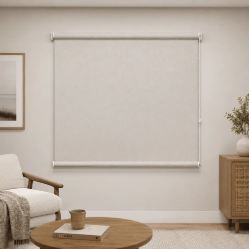 Cortina roller blackout natural 120x110 — instalada en un ambiente