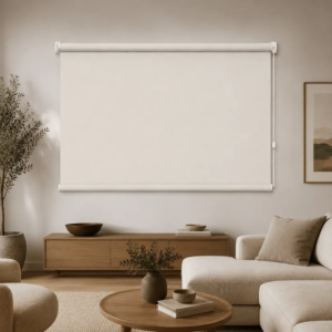 Cortina roller blackout natural 120x90 — instalada en un ambiente