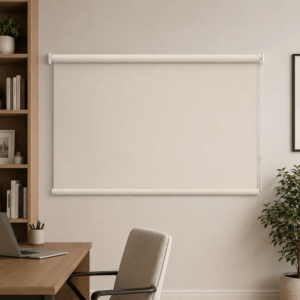 Cortina roller blackout natural 150x90 — instalada en un ambiente