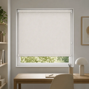 Cortina roller sunscreen blanca 100x90 — instalada en un ambiente