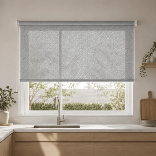 Cortina roller sunscreen gris 100x60 — instalada en un ambiente