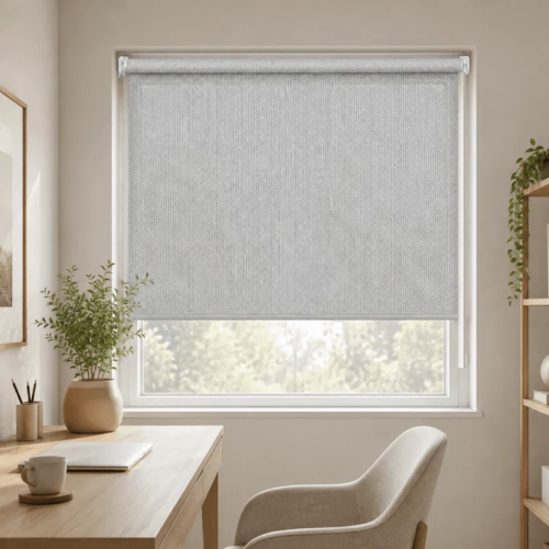 Cortina roller sunscreen gris 100x90 — instalada en un ambiente