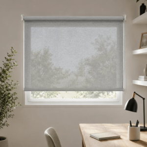 Cortina roller sunscreen gris 120x90 — instalada en un ambiente