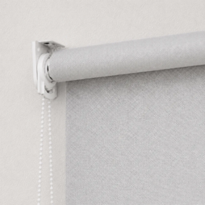 Cortina roller sunscreen gris — detalle del soporte y la cadena (2)