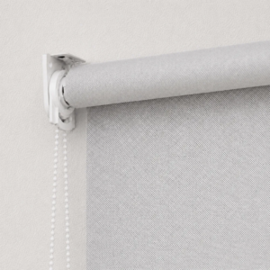 Cortina roller sunscreen gris — detalle del soporte y la cadena (3)