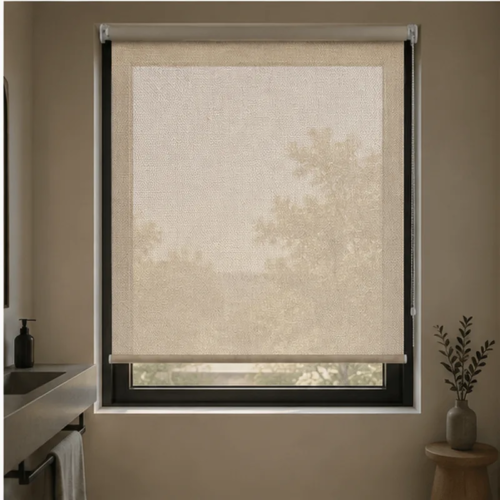 Cortina roller sunscreen natural 100x90 — instalada en un ambiente