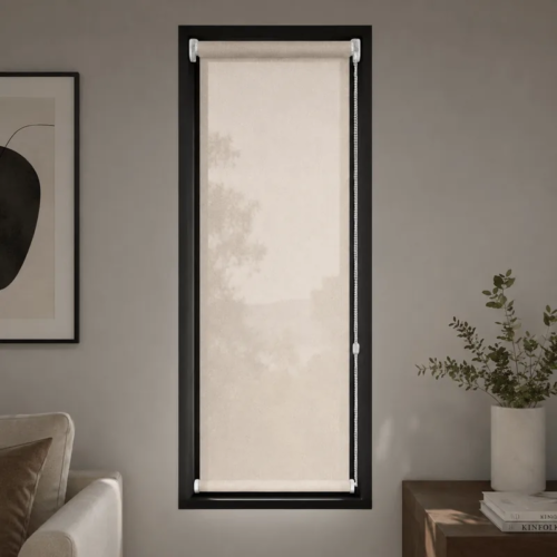 Cortina roller sunscreen natural 30x110 — instalada en un ambiente